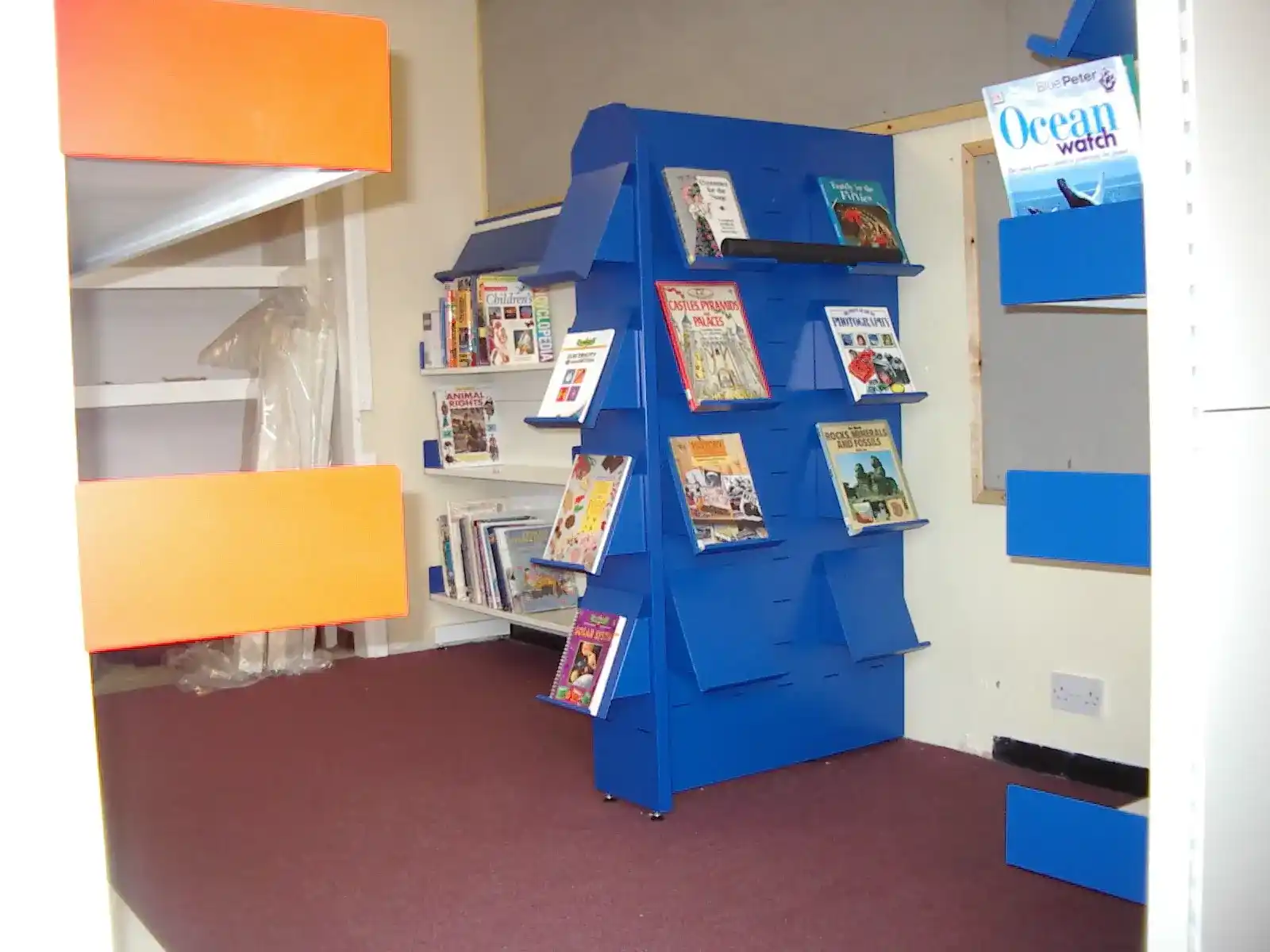 Freestanding Book and Magazine Display manufactured by Techrail Powder-coated floor-standing literature display with angled shelves for books and magazines.